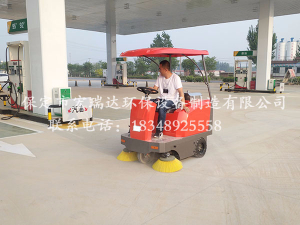 宏瑞達HRD-1400掃地車—雄安新區(qū)加油站使用案例