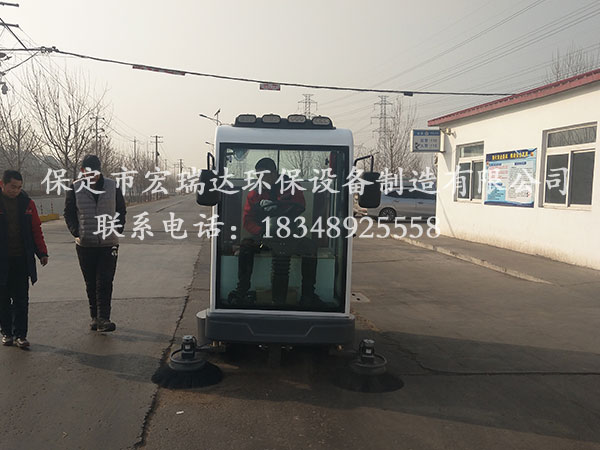 宏瑞達(dá)HRD-2100雙風(fēng)機(jī)掃地車入駐天津華盈安誠(chéng)科技案例