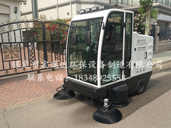 物業(yè)電動(dòng)掃地車宏瑞達(dá)2100雙風(fēng)機(jī)—北京麗斯花園別墅區(qū)使用案例