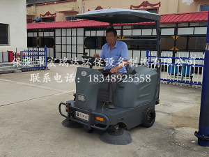 保定宏瑞達(dá)電動(dòng)清掃車在廊坊文安縣殯儀館上崗